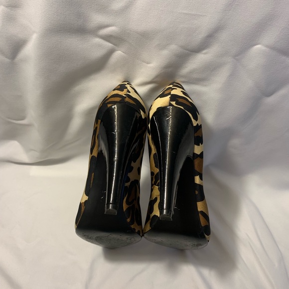 Jessica Simpson Leopard Heel - Picture 3 of 5